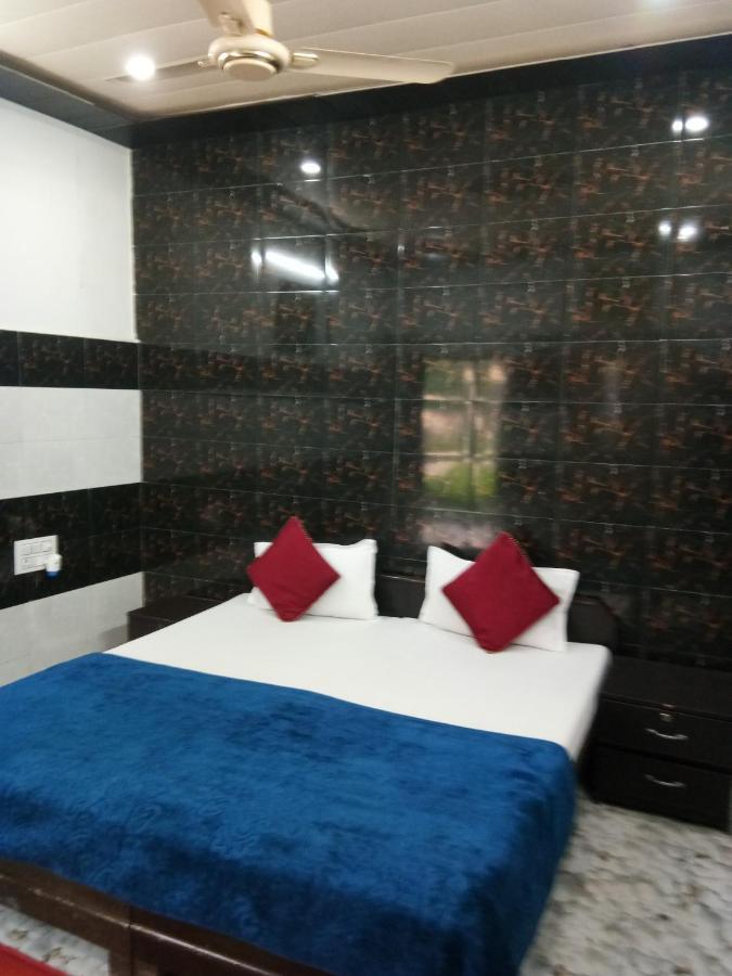 Radha Krishna Dham Villa Vrindāvan Екстериор снимка