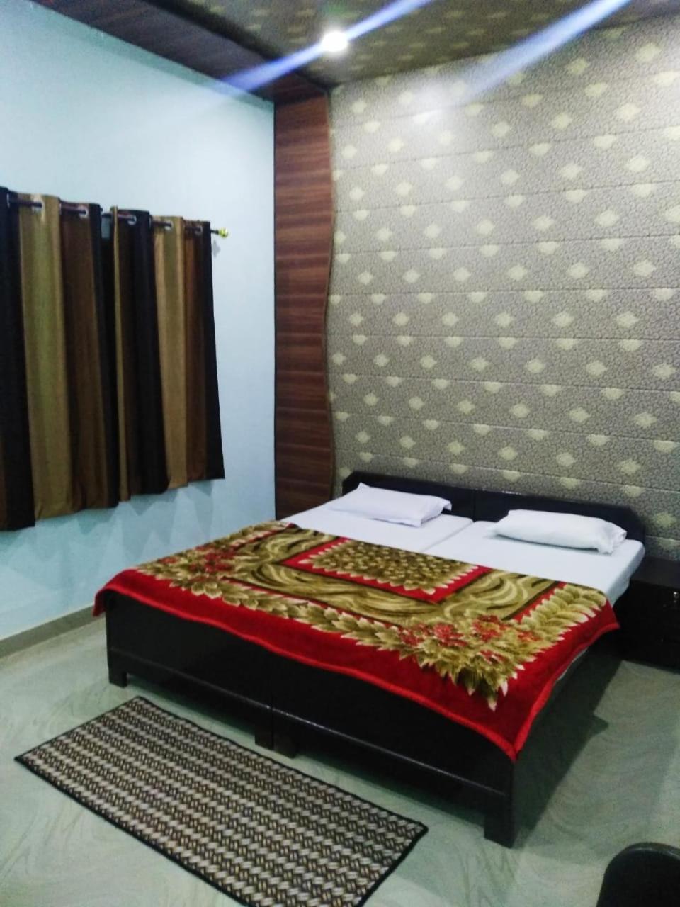 Radha Krishna Dham Villa Vrindāvan Екстериор снимка