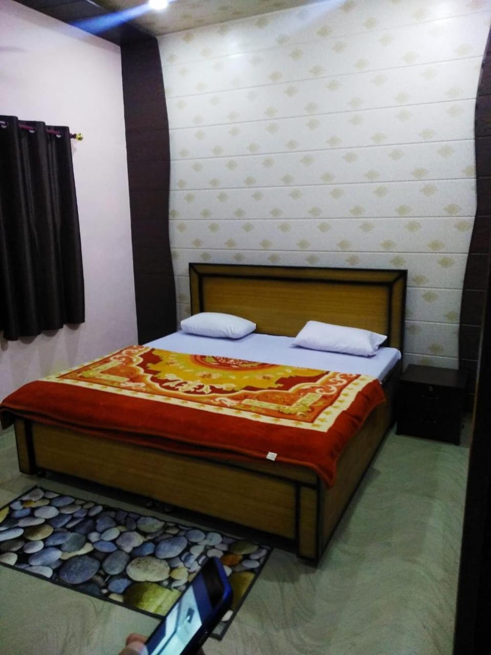 Radha Krishna Dham Villa Vrindāvan Екстериор снимка